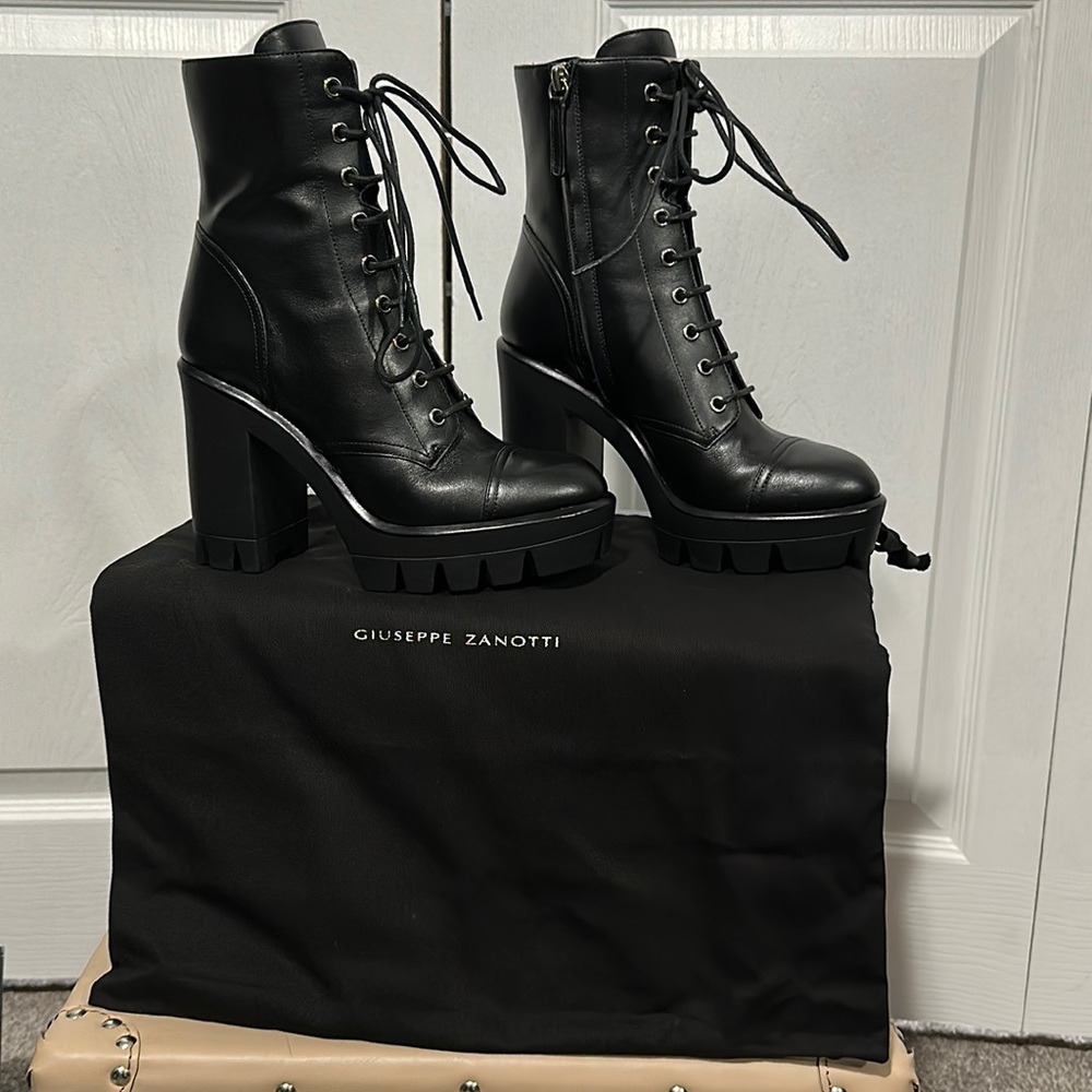 Giuseppe Zanotti Gintonic 80 TR Nevada Boots in "Nero"